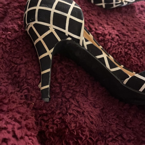 Heels - Picture 2 of 5